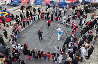 Gemlik’te 23 Nisan Coşkusu Meydanlara Taştı